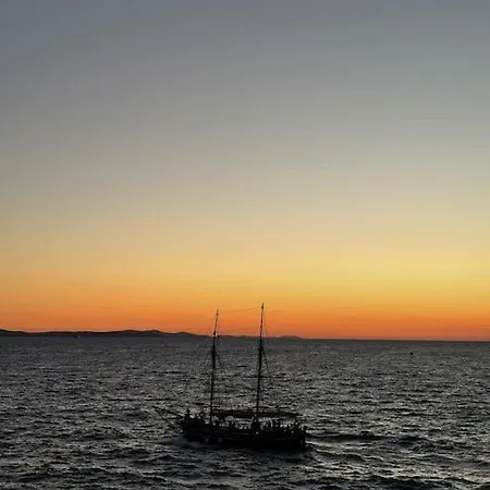Deep Blue Next To The Sea Organs 아파트