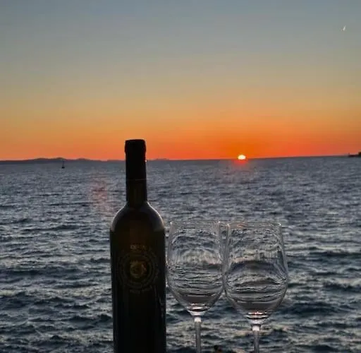 Deep Blue Next To The Sea Organs Appartement