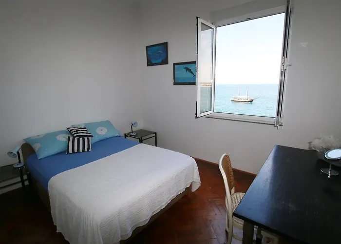 Deep Blue Apartment Next To The Sea Organs *