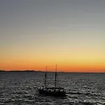 Deep Blue Next To The Sea Organs アパート