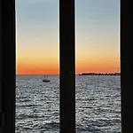 Deep Blue Next To The Sea Organs アパート ザダル