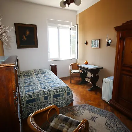 Deep Blue Apartment Near The Sea Organs