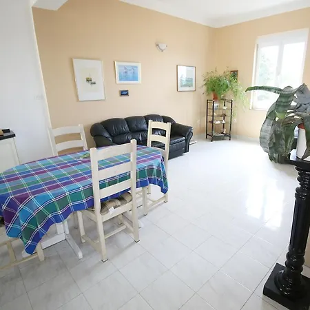 Deep Blue Apartment Near The Sea Organs