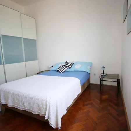 Deep Blue Apartment By The Sea Organs