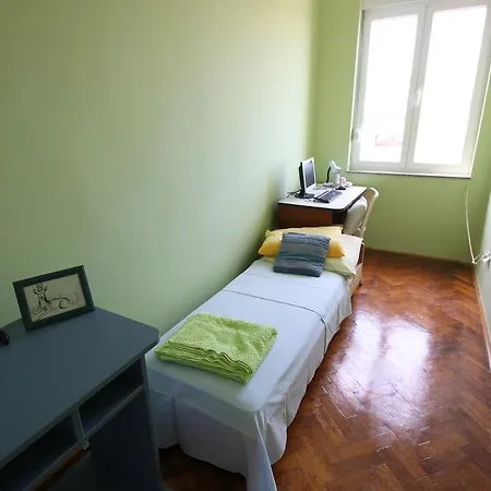 Deep Blue Apartment Near The Sea Organs