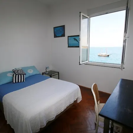 Deep Blue Apartment Near The Sea Organs *