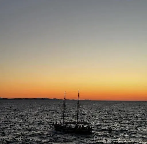 Deep Blue Next To The Sea Organs 아파트