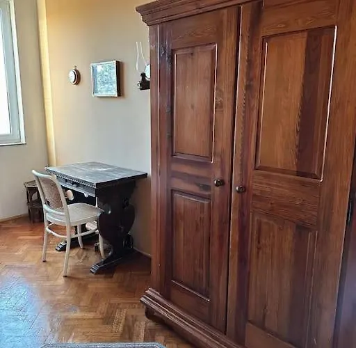 Daire Deep Blue Next To The Sea Organs