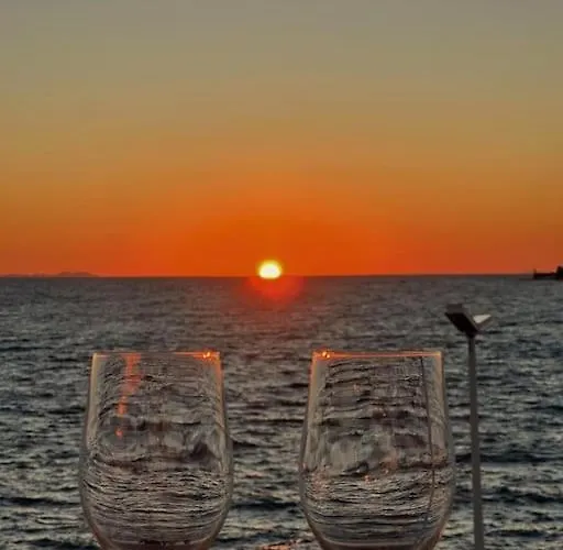 Deep Blue Next To The Sea Organs דירה *