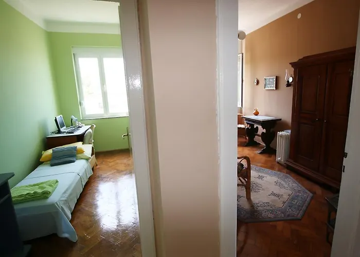 Deep Blue Next To The Sea Organs 아파트